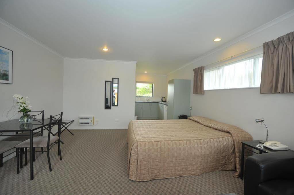 Tudor Lodge Motel 하웨라 외부 사진